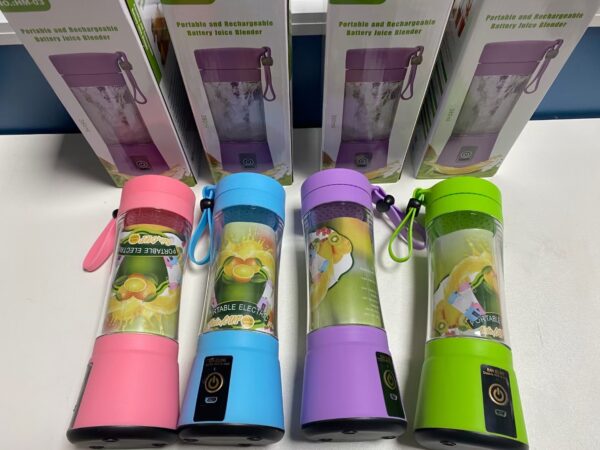 69ca8638-de3d-47a6-88a2-de428db6c68b.jpg Portable USB Rechargeable Mini Blender