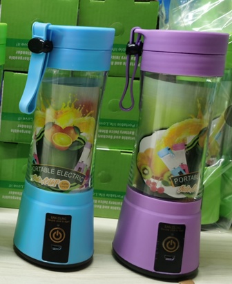 78bf70e9-673f-4a94-aeef-68a59d361b85.jpg Portable USB Rechargeable Mini Blender